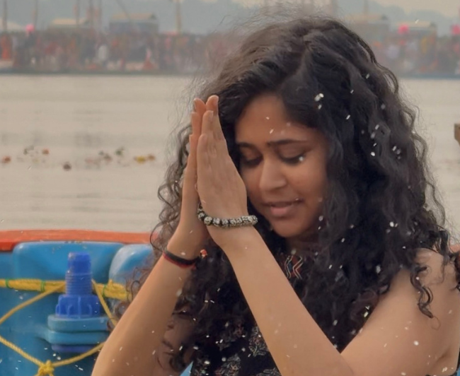 Girl praying at Mahakumbh